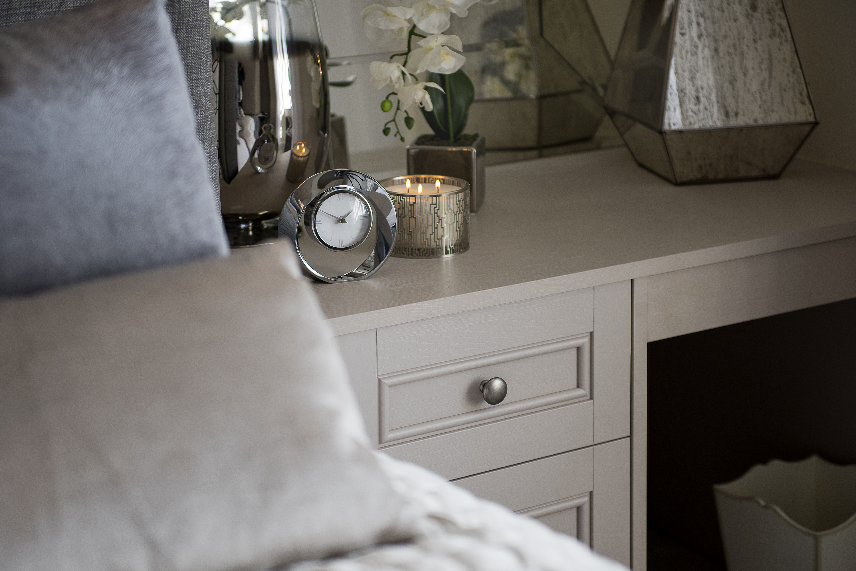 bedroom-furniture-decor-home-ideology-decor-log